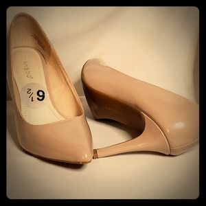 Nude Pumps